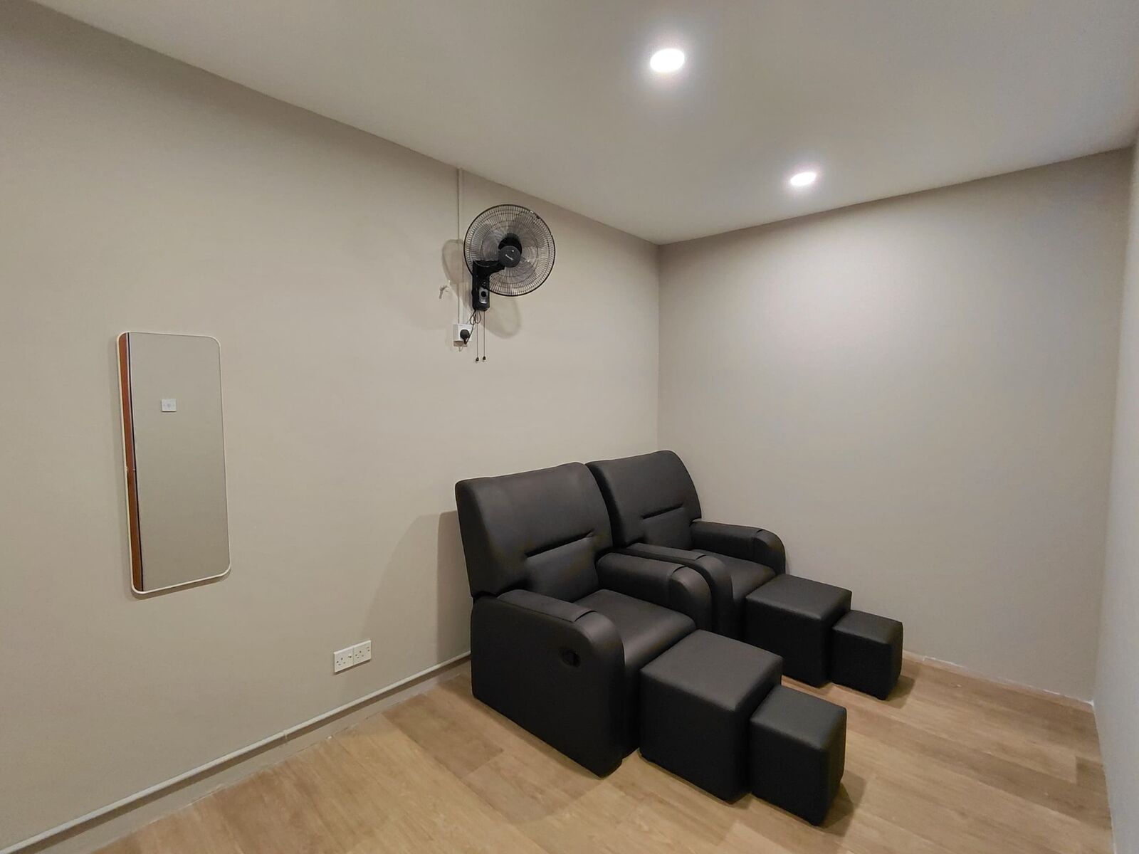 SPA Bangi relaxation lounge with treatment chairs and coordinated lighting